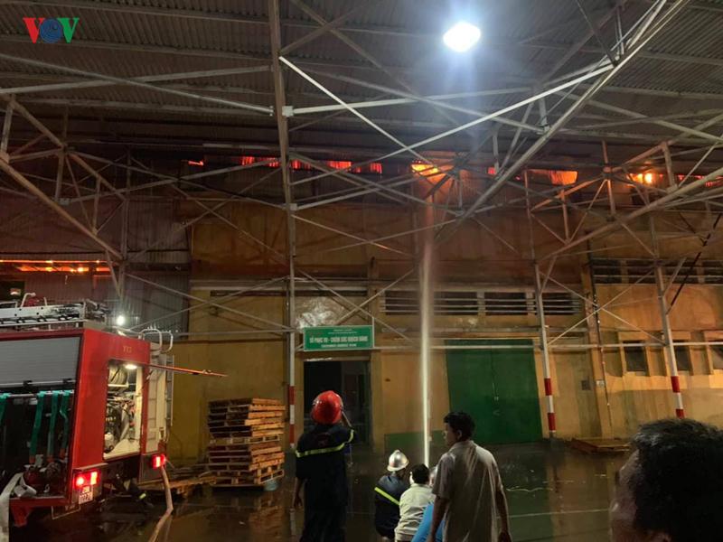 toàn cảnh vụ cháy khủng khiếp tại nhà máy rạng đông - hà nội hình 5 toan canh vu chay khung khiep tai nha may rang dong - ha noi hinh 5