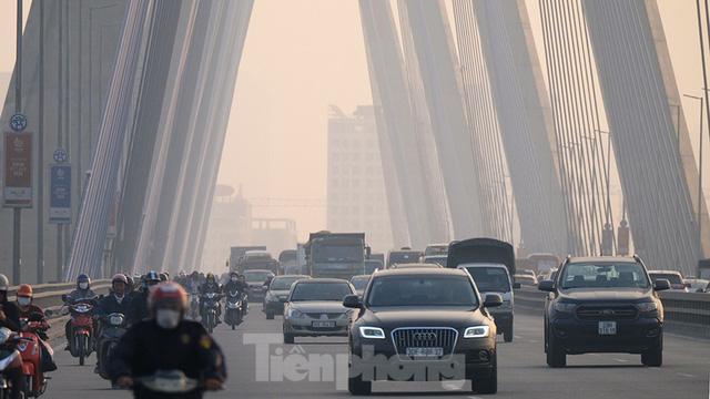 Vì sao Hà Nội bị sương mù bao phủ, bụi mịn dày đặc - Ảnh 11. Vì sao Hà Nội bị sương mù bao phủ, bụi mịn dày đặc - Ảnh 11.