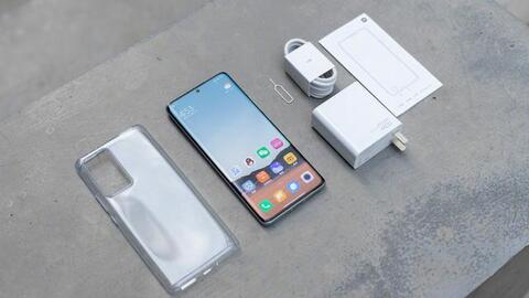Mới năm ngoái còn "bảo vệ môi trường", tới năm nay Xiaomi đã "quay xe", tặng đầy đủ sạc cáp cho người mua Xiaomi 12