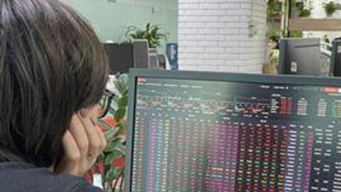 Sau một năm đầu tư chứng khoán, tôi quyết định "rời cuộc chơi", quay về gửi tiết kiệm ngân hàng