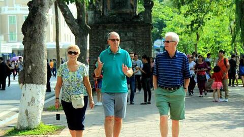 Chậm trễ mở cửa du lịch: Mất cơ hội, mất tiền