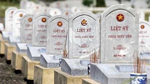 Tìm phần mộ các liệt sĩ: Lê Văn Thặng, Trần Văn Sỹ, Trần Văn Triệu