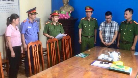 Bắt một trưởng phòng công ty bảo hiểm