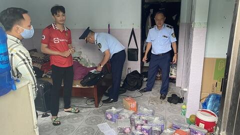 Hà Nội: Phát hiện pháo hoa giả mạo hàng hóa của Công ty Z121, tập kết trong chung cư mini