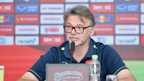 HLV Troussier và Casas nói gì trước trận đấu giữa đội tuyển Việt Nam và Iraq?