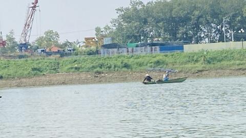 Nam thanh niên tập đua thuyền bị nước cuốn mất tích