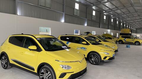 Chiêu mộ tài xế góp xe chạy taxi dịp Tết