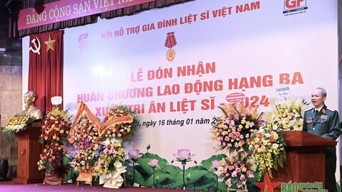Hội Hỗ trợ gia đình liệt sĩ Việt Nam đón nhận Huân chương Lao động hạng Ba