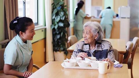 Nở rộ dịch vụ dạy học cho người cao tuổi tại Trung Quốc
