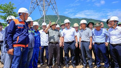 Thủ tướng biểu dương các đơn vị vượt mọi khó khăn, nỗ lực thi công công trình đường dây 500 kV mạch 3