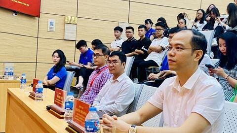 Thêm kiến thức lý luận, thực tiễn phòng, chống tin xấu độc trên mạng