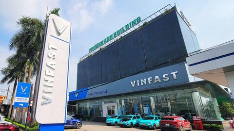 Cận cảnh showroom 8.000m2 lớn nhất Việt Nam của VinFast