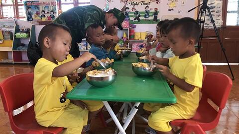 Những bữa cơm nâng bước học sinh nghèo