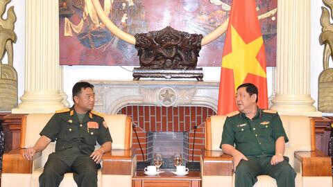 Thượng tướng Huỳnh Chiến Thắng tiếp Cục trưởng Cục Tác chiến Quân đội nhân dân Lào