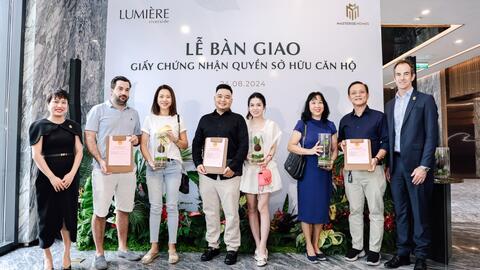 Masterise Homes bàn giao sổ hồng cho cư dân LUMIÈRE Riverside theo cam kết