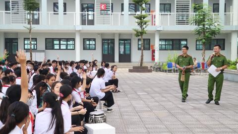 Chú trọng giáo dục an toàn giao thông cho học sinh