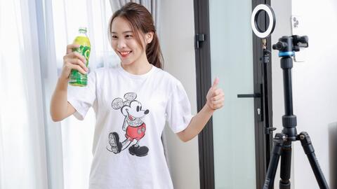 Uống trà, spa, gội đầu để giải tỏa căng thẳng cuối năm