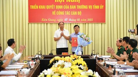 Kiên Giang: Công bố các quyết định về công tác cán bộ