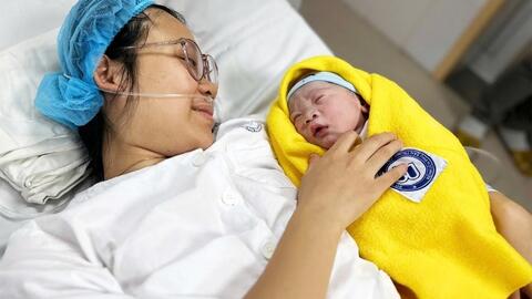 Bộ Chính trị yêu cầu không kỷ luật đảng viên sinh con thứ 3
