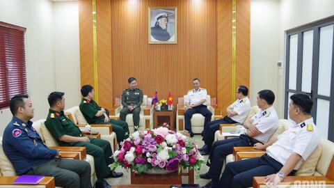 Đoàn tùy viên quân sự Campuchia thăm Học viện Hải quân