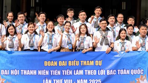 Hoa hậu Nguyễn Thanh Hà được tuyên dương Thanh niên tiên tiến làm theo lời Bác