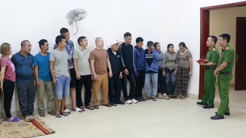 Tân Kỳ (Nghệ An): Triệt xóa ổ nhóm đánh bạc trong rừng, bắt và tạm giữ 17 đối tượng
