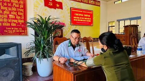 Quân y BĐBP tỉnh Bình Định chăm sóc sức khỏe cho nhân dân khu vực biên giới biển
