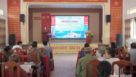 Hải đoàn 11 đồng hành với ngư dân TP Vinh (tỉnh Nghệ An)