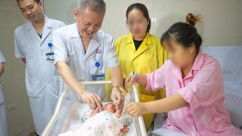 Mổ đẻ cấp cứu cho sản phụ mắc bệnh tim bẩm sinh rất nặng