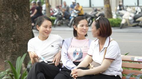 Kỳ thi của con, nỗi lo của bố mẹ