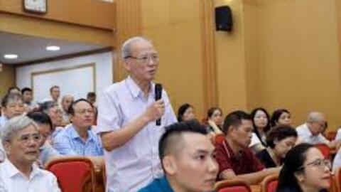 Phó Trưởng đoàn đại biểu Quốc hội thành phố Hà Nội Nguyễn Ngọc Tuấn tiếp xúc cử tri 10 phường