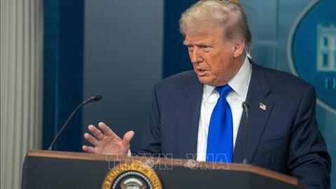 Tổng thống Mỹ Donald Trump phê duyệt chuyển vũ khí phòng thủ cho Ukraine