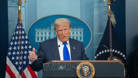 Tổng thống D.Trump thông báo mức thuế 35% với hàng hóa Canada