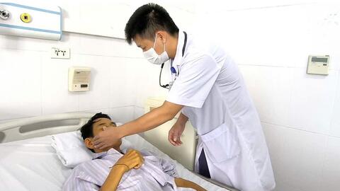 Nhiễm xoắn khuẩn Leptospira nặng gây suy gan, suy thận do giẫm phải đá nhọn khi lội ruộng