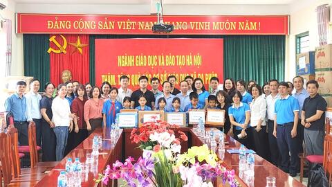 Ngành Giáo dục Hà Nội gửi hơn 500 tấn hàng tới các địa phương bị ảnh hưởng bão lũ