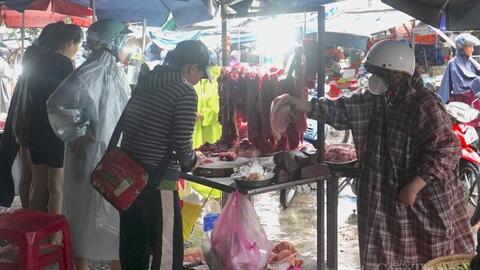Ứng phó với mưa lớn tại Đà Nẵng: Hàng hóa dồi dào, giá cả ổn định