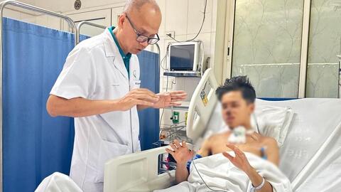 Bệnh viện Hữu nghị Việt Đức: Cứu sống thanh niên bị thanh sắt 3m đâm xuyên qua mặt