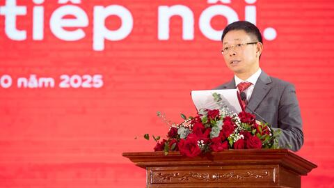 Giới trẻ Hà Nội chung tay tái sinh chai nhựa