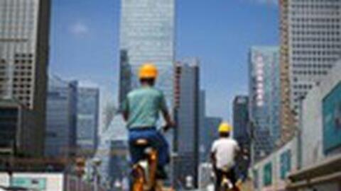 Nhiều công ty bất động sản tại Trung Quốc bán hết dự án để trả nợ