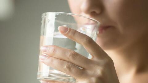 Uống nước là tốt nhưng mắc 7 sai lầm này sẽ làm tổn hại sức khỏe, tăng nguy cơ mắc bệnh