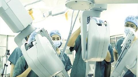 'Dao mổ rạch 3 lần mới qua da', ngành y tế lo lắng 1, người dân lo lắng 10