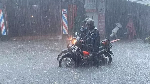 Dự báo thời tiết ngày 17/10/2023: Diễn biến mưa to phức tạp