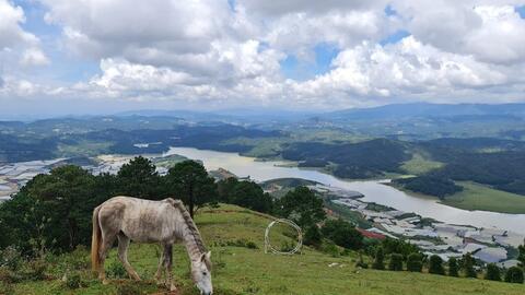 Tạm dừng tham quan tại khu du lịch núi Langbiang