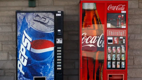Coca Cola thắng thế Pepsi trong năm 2023: Bài học từ chiến lược tập trung và nhượng quyền đóng chai