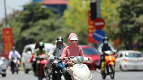 Thủ đô Hà Nội ngày nắng nóng, đêm không mưa