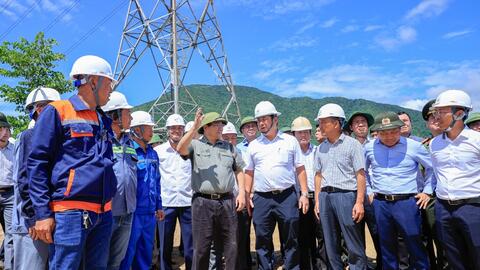 Thủ tướng biểu dương các đơn vị vượt mọi khó khăn, nỗ lực thi công công trình đường dây 500 kV mạch 3