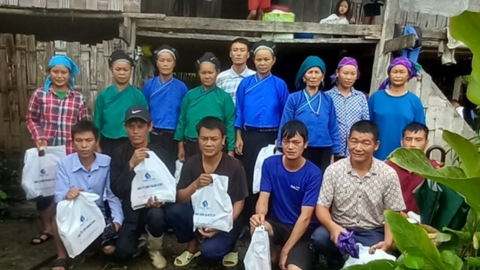 Cùng thực phẩm bổ sung Ahlozen đến với bà con vùng lũ