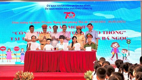 Ra mắt mô hình cổng trường "An toàn giao thông"