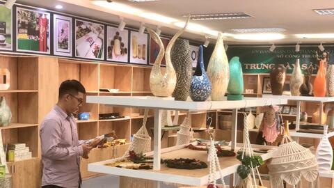 Khơi dậy tinh thần tự hào dân tộc, khát vọng làm giàu chính đáng