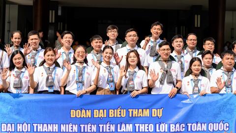 Hoa hậu Nguyễn Thanh Hà được tuyên dương Thanh niên tiên tiến làm theo lời Bác